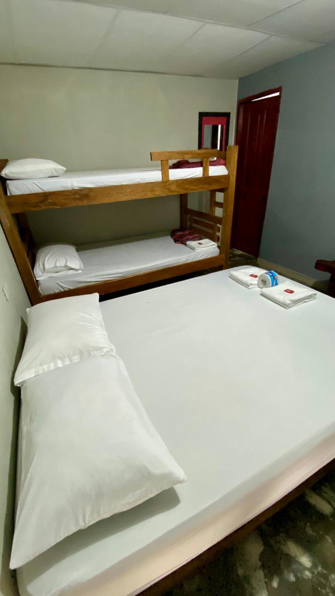 Hostal Castillo Del Mar Camarones Extérieur photo